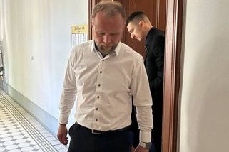 Koloběžkář zardousil motorkáře. Do vězení nejde, soud uznal, že se jen bránil